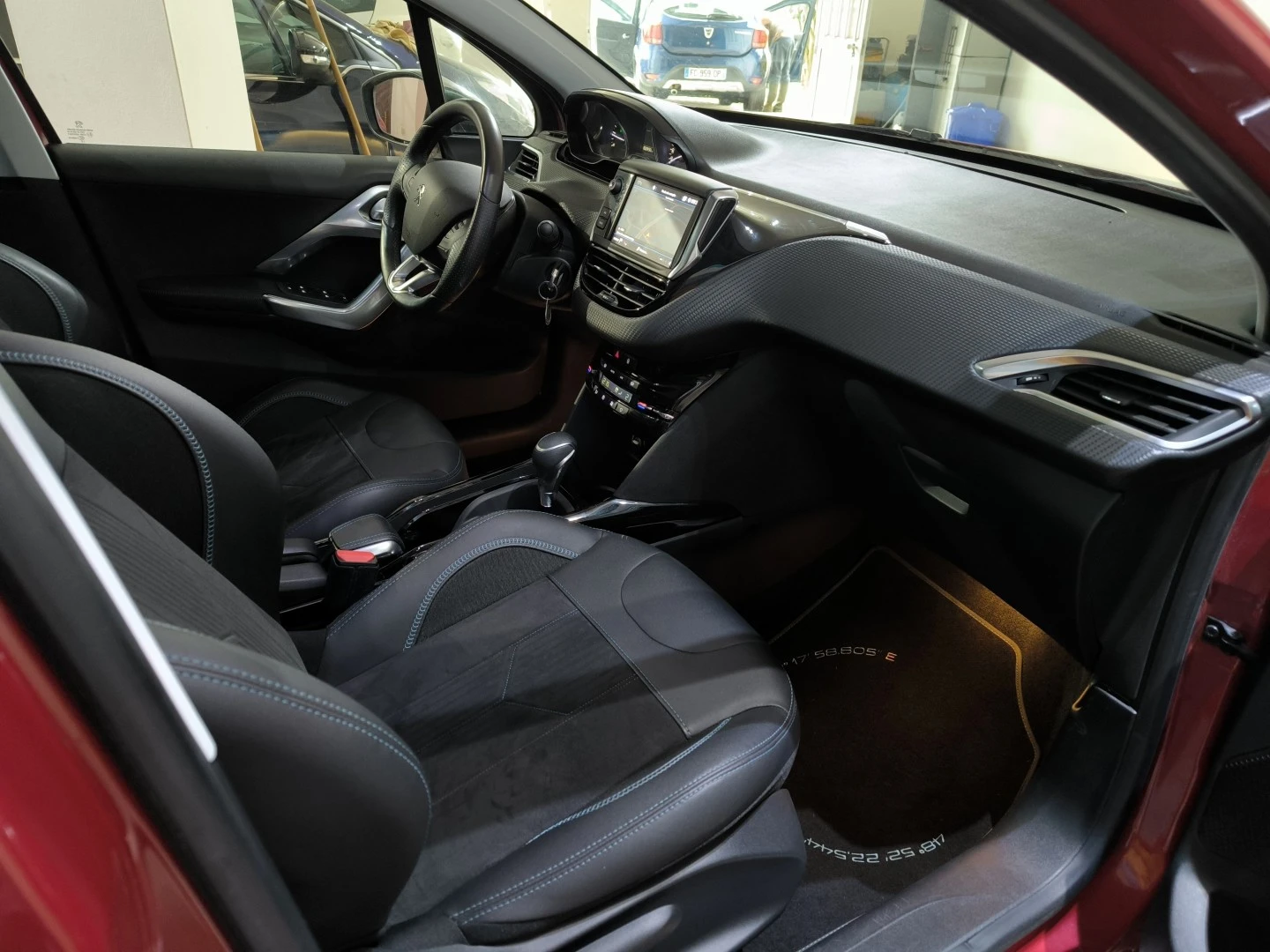 Peugeot 2008 1.2 PureTech Crossway EAT6
