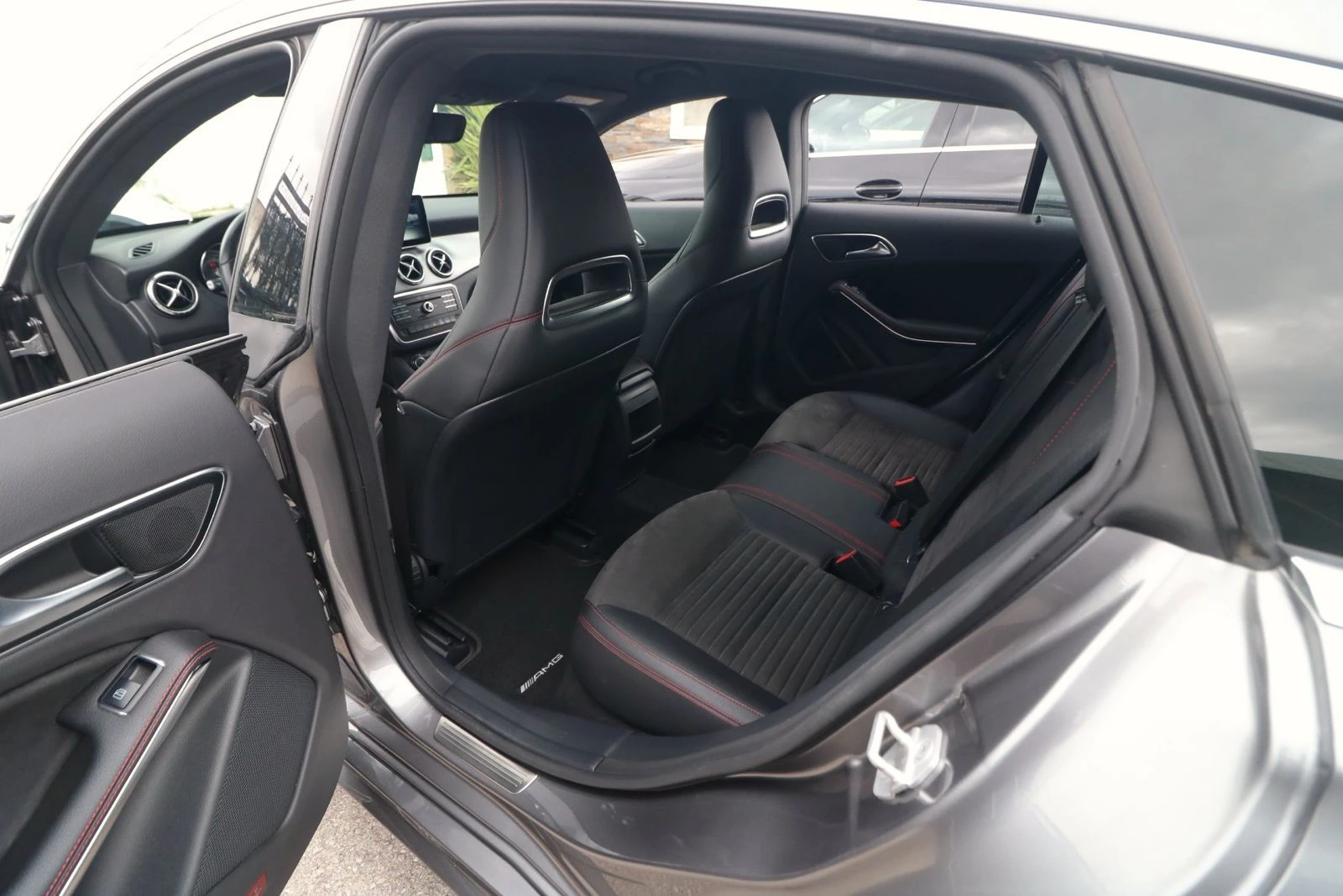 Mercedes-Benz CLA 220 d Shooting Brake AMG Line Aut.