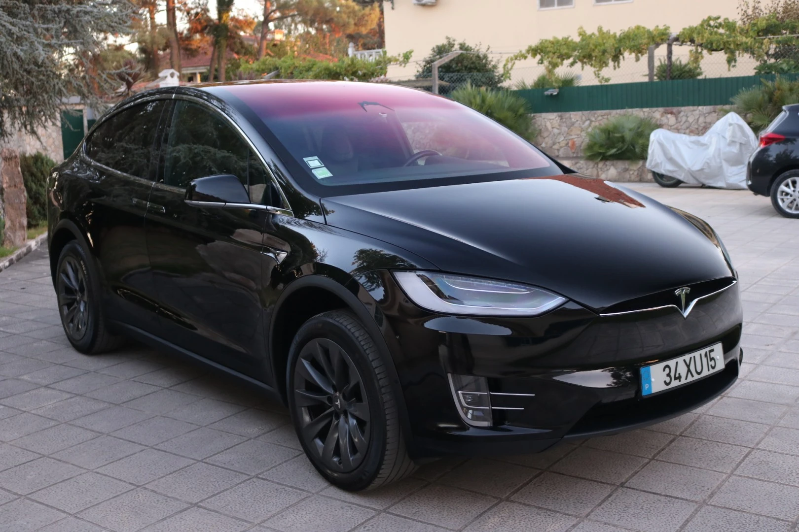 Tesla Model X 75D