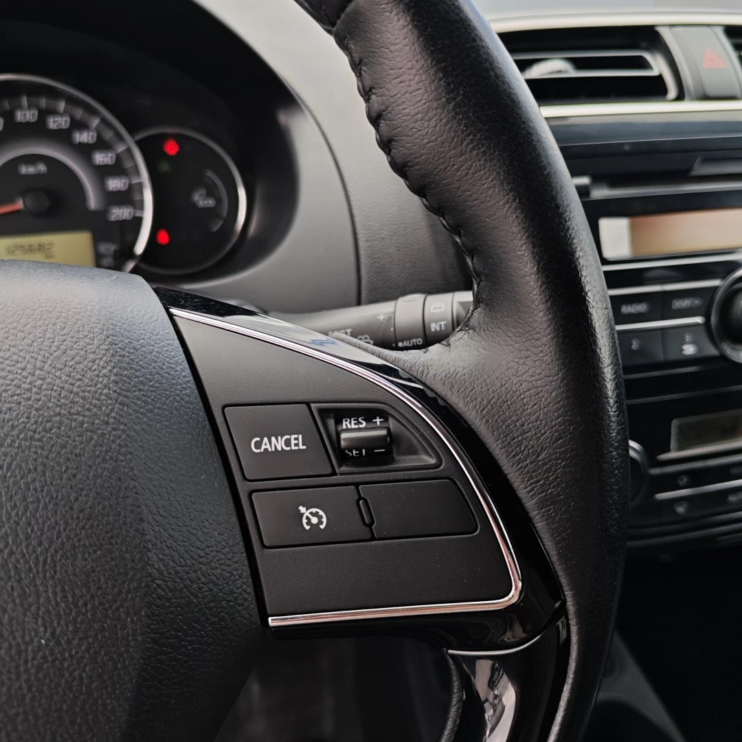 Mitsubishi Space Star 1.2 Intense Connect Edition