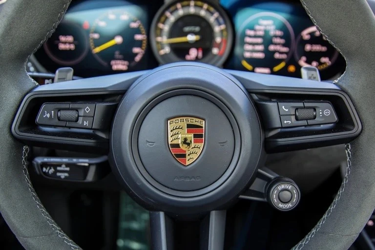Porsche 911 (992) com lift
