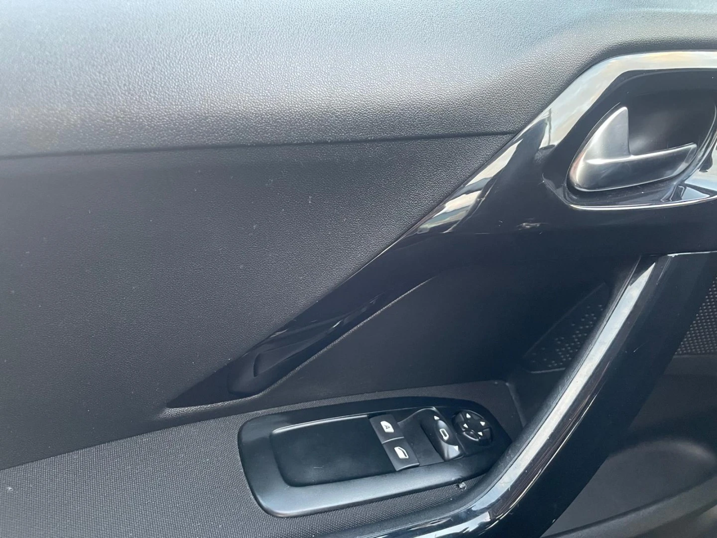 Peugeot 208 1.2 PureTech Signature