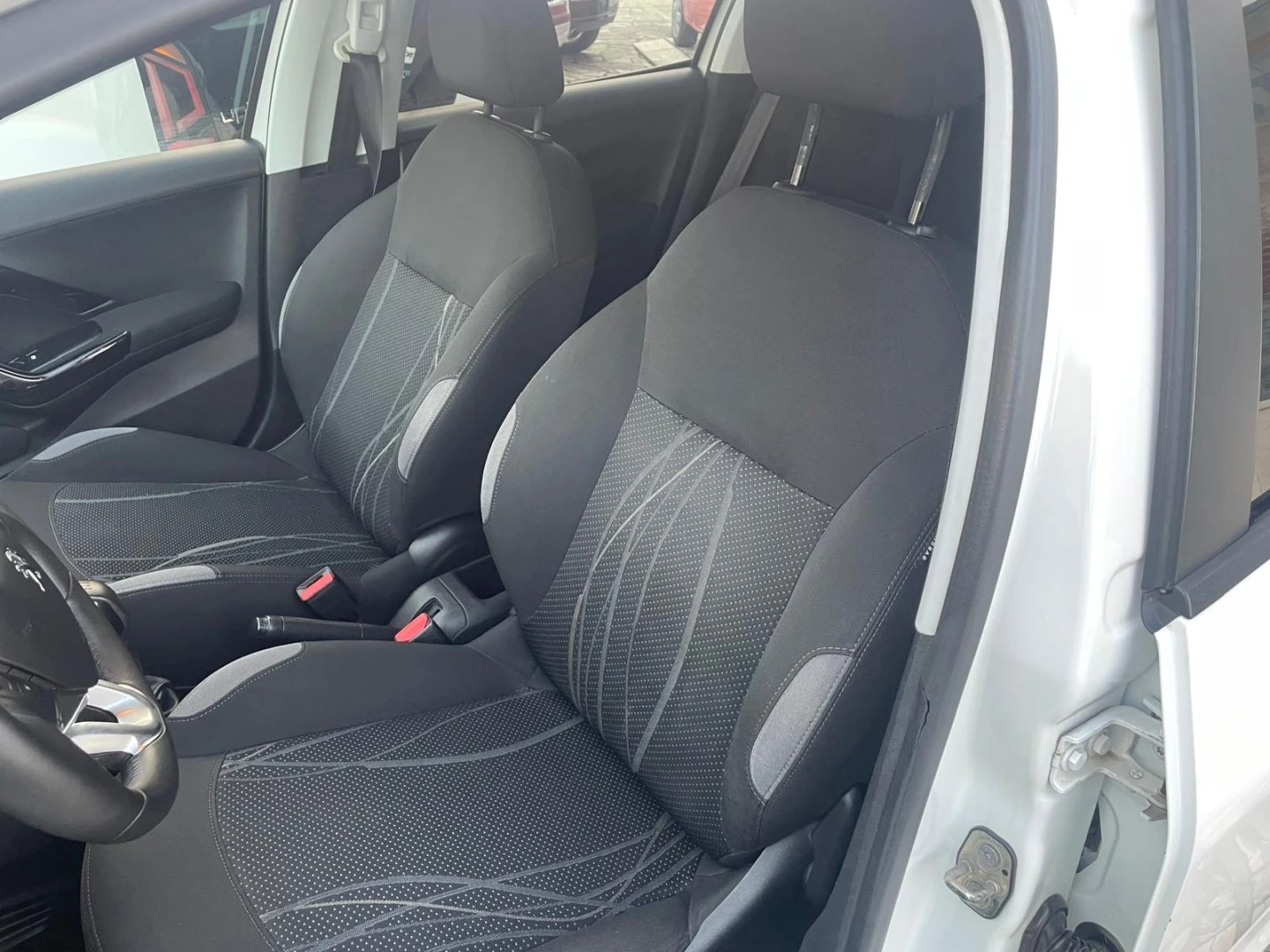 Peugeot 208 1.2 PureTech Signature