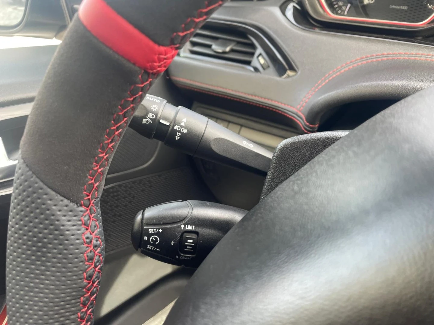 Peugeot 208 1.6 THP GTi