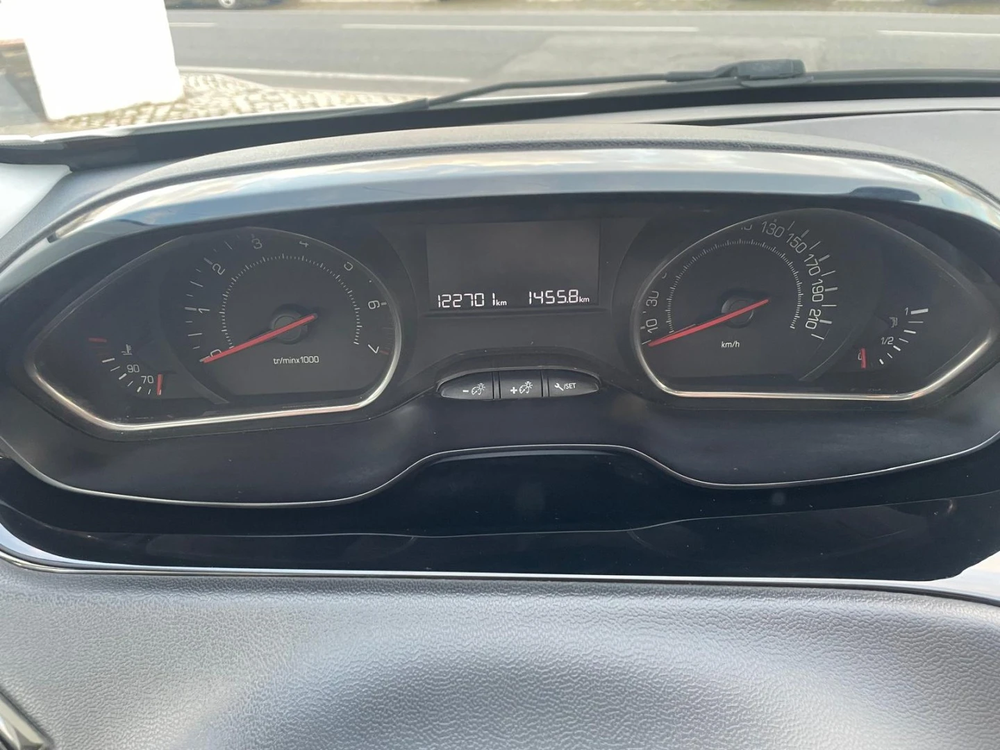 Peugeot 208 1.2 PureTech Signature