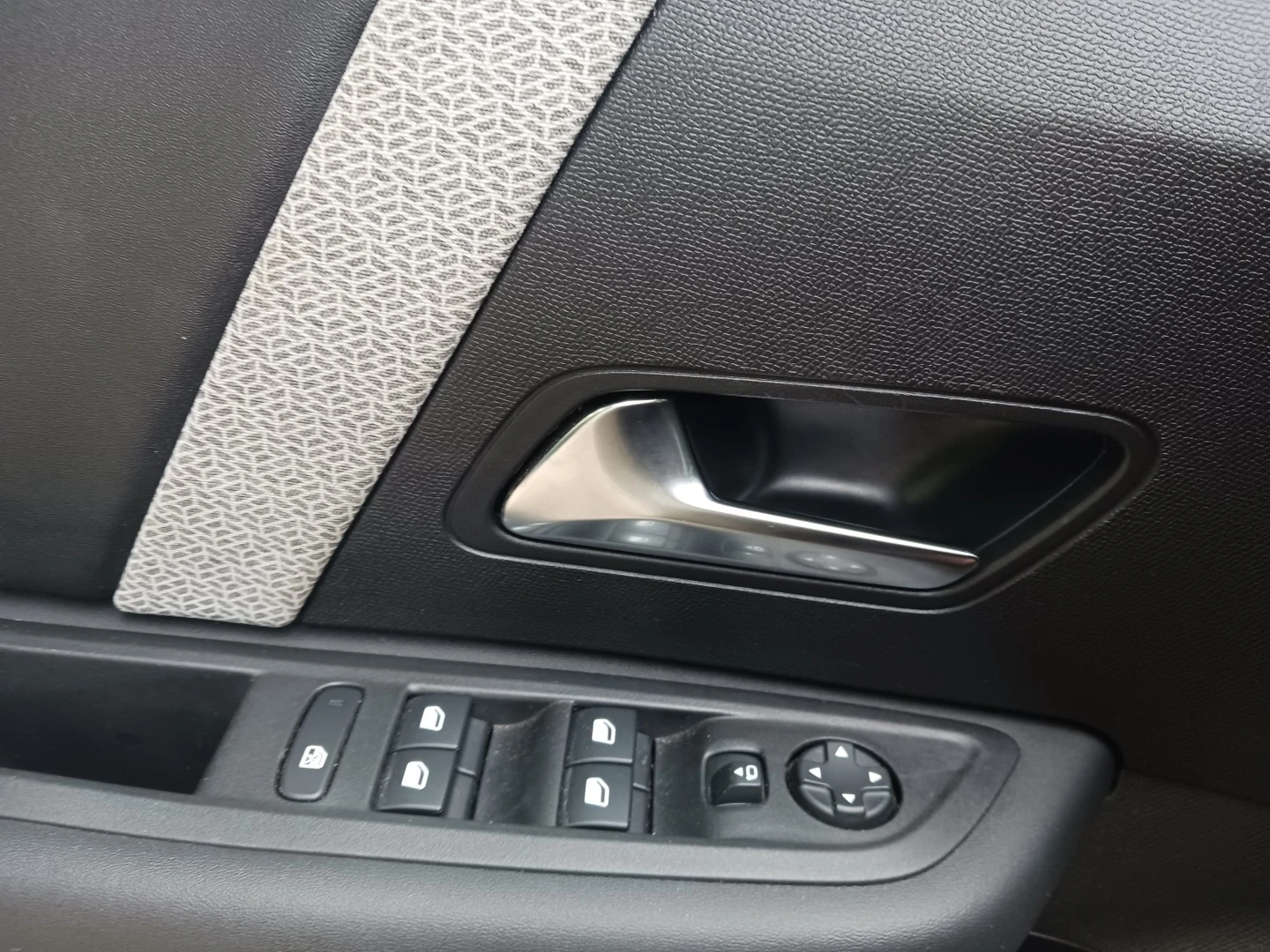 Citroën C4 X 1.2 PureTech Plus EAT8