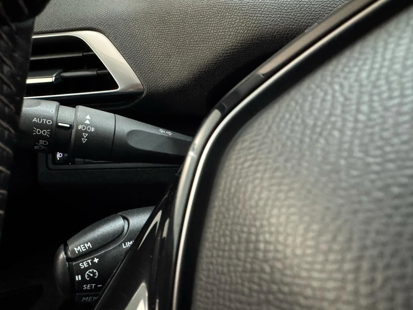 Peugeot 3008 1.5 BlueHDi Active
