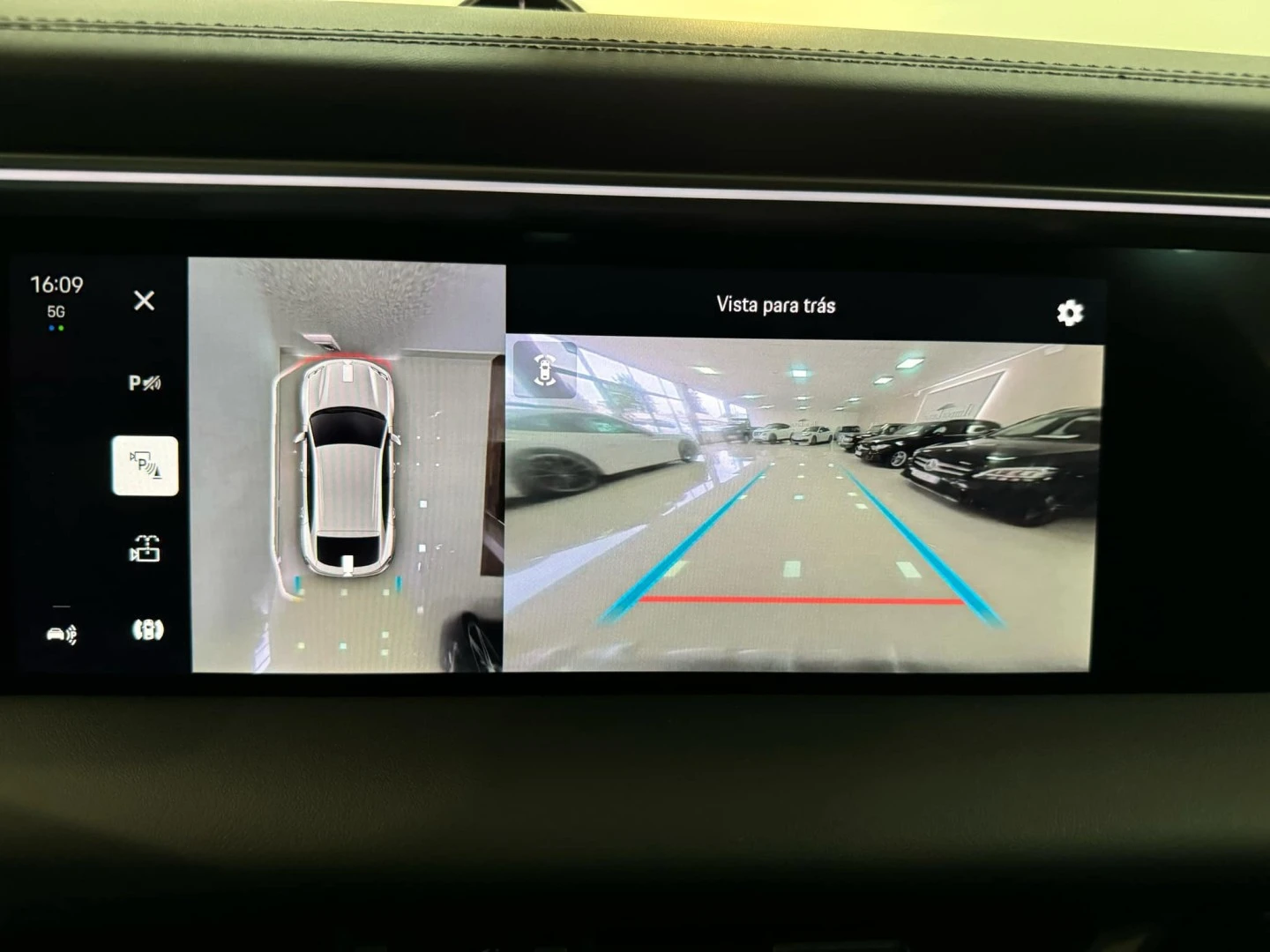 Porsche Macan Electric 4