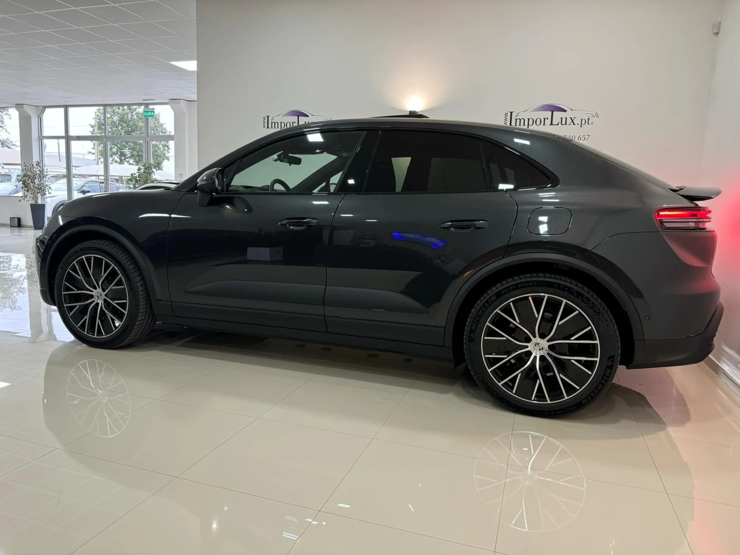 Porsche Macan Electric 4