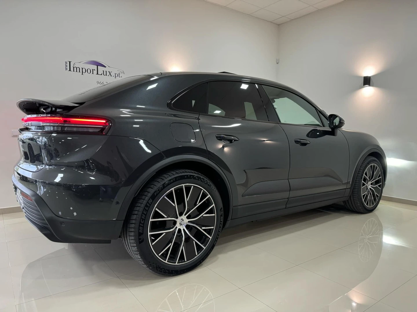 Porsche Macan Electric 4