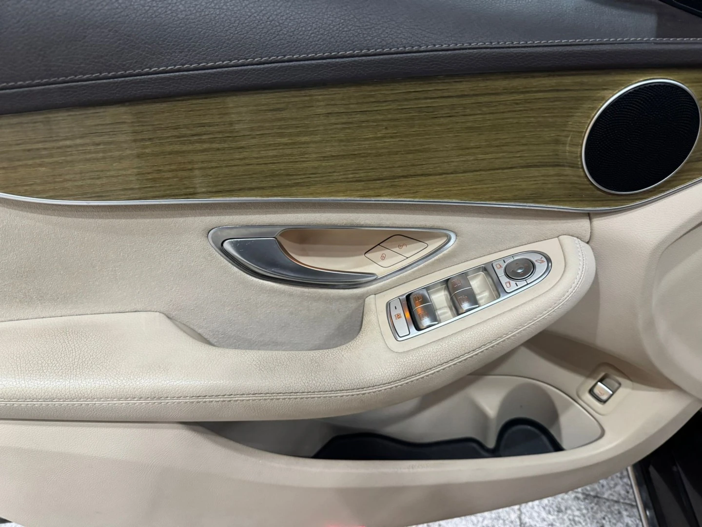 Mercedes-Benz C 300 BlueTEC Hybrid Avantgarde +