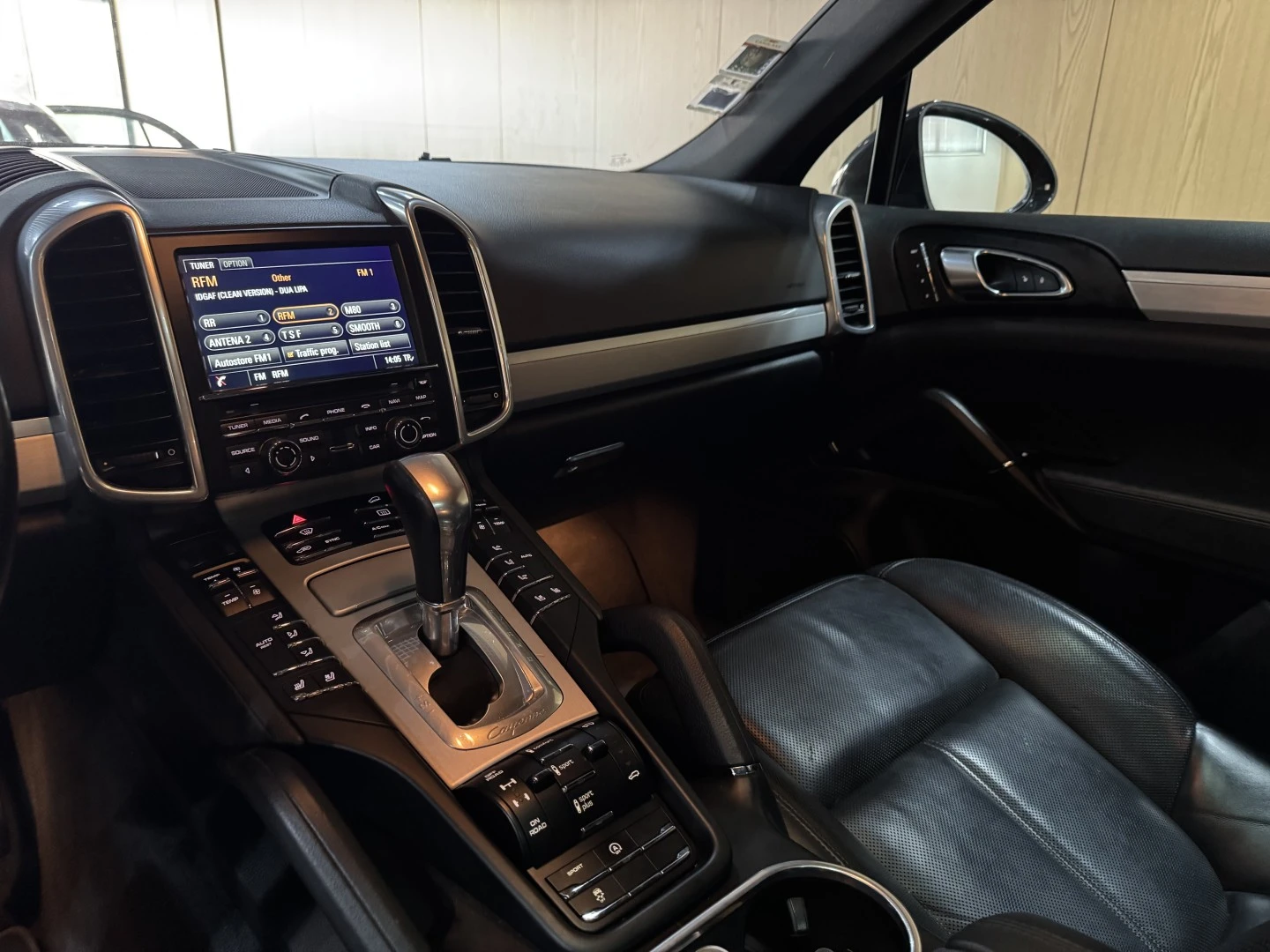 Porsche Cayenne Platinum Edition