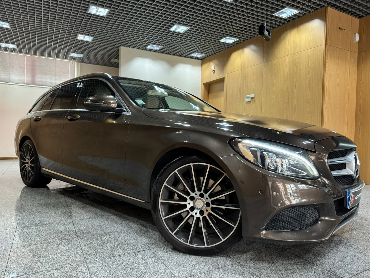 Mercedes-Benz C 300 BlueTEC Hybrid Avantgarde +