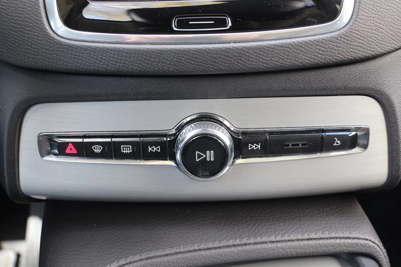 Volvo XC 90 2.0 T8 PHEV Momentum Plus AWD