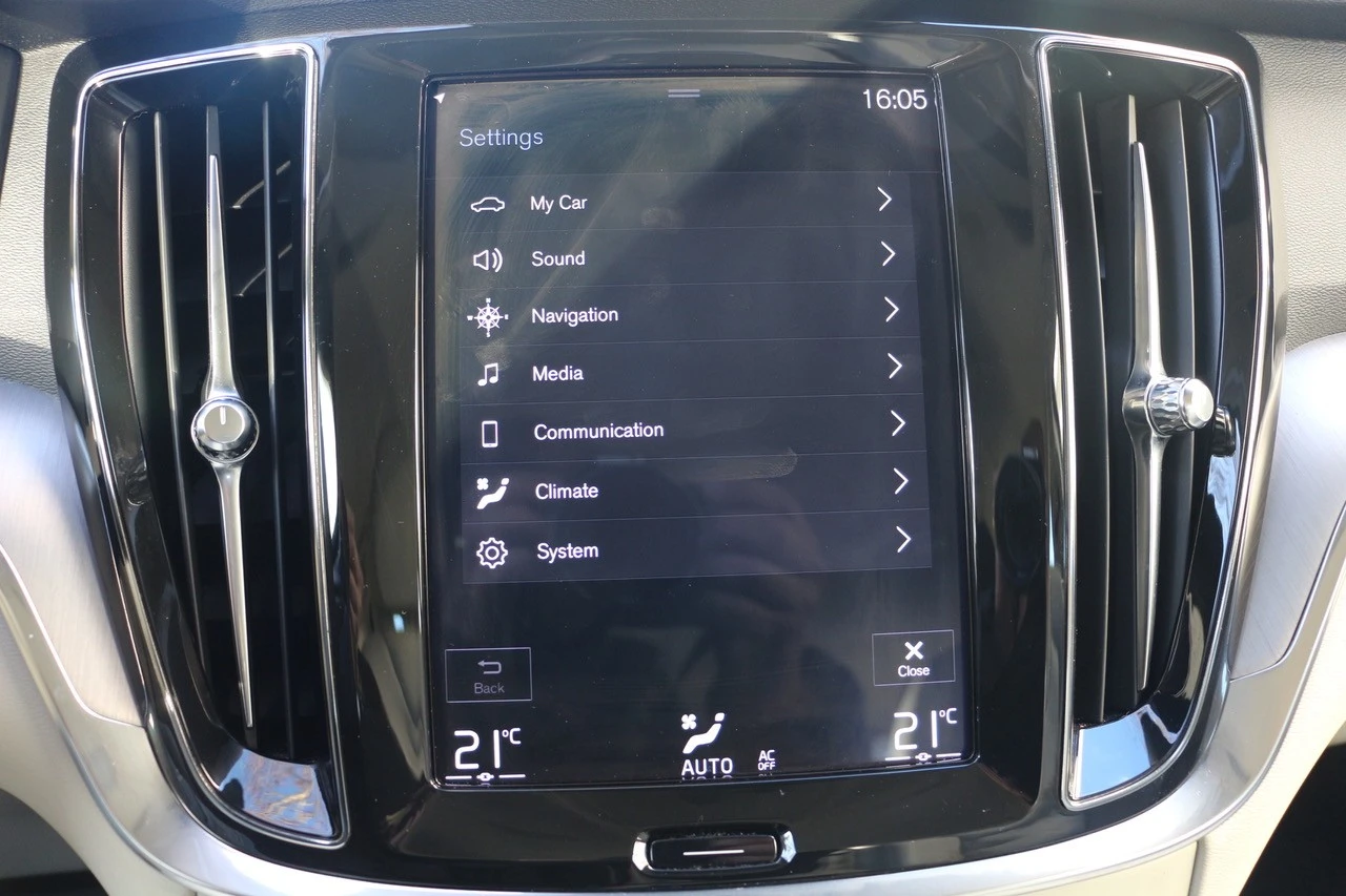 Volvo V60 2.0 T8 AWD TE Momentum Plus