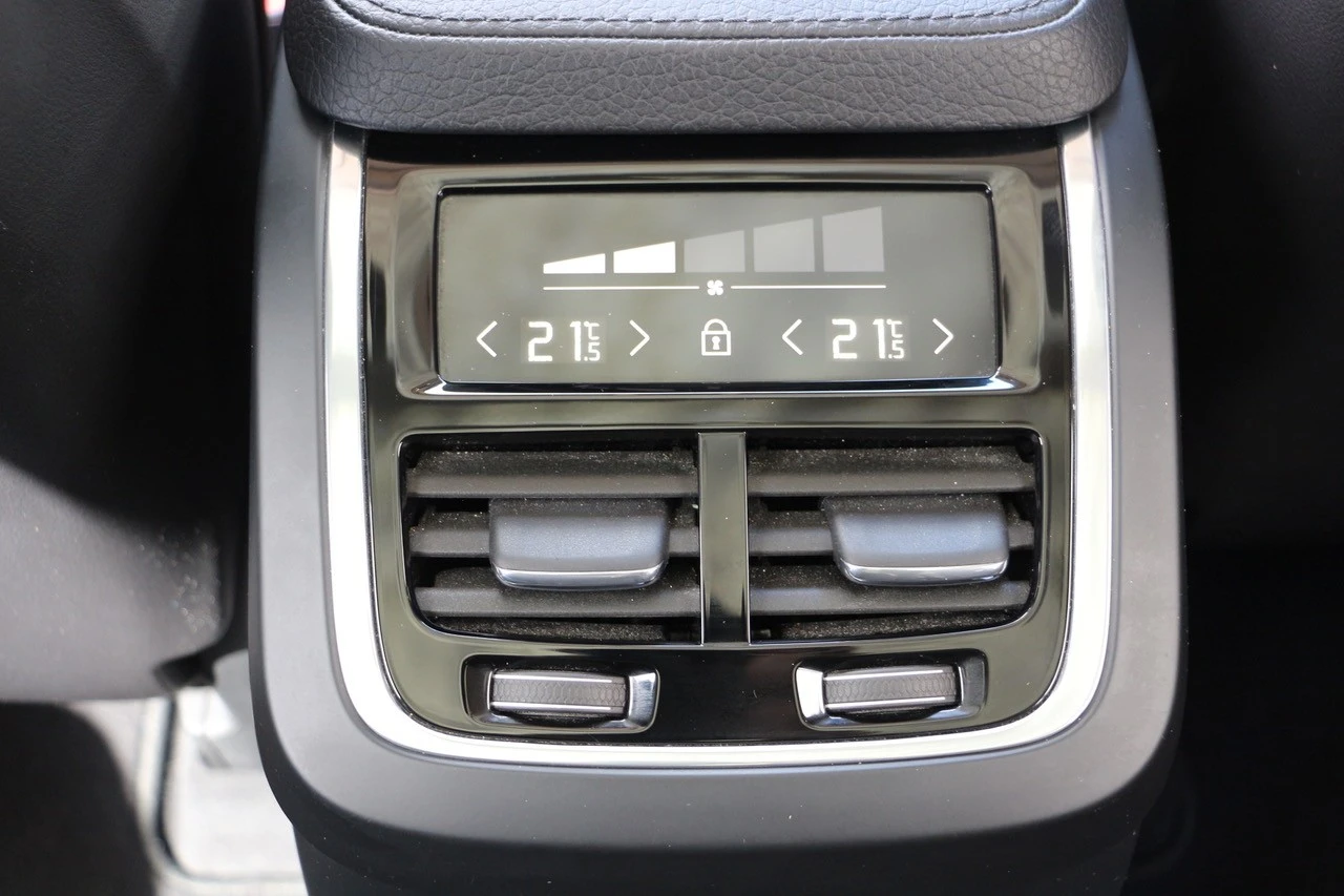 Volvo XC 90 2.0 T8 PHEV Momentum Plus AWD