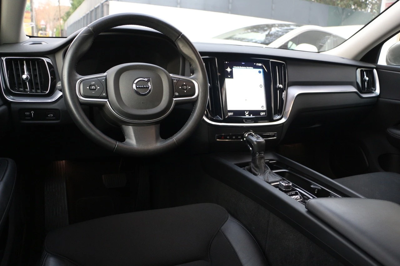 Volvo V60 2.0 D4 Momentum Plus Geartronic