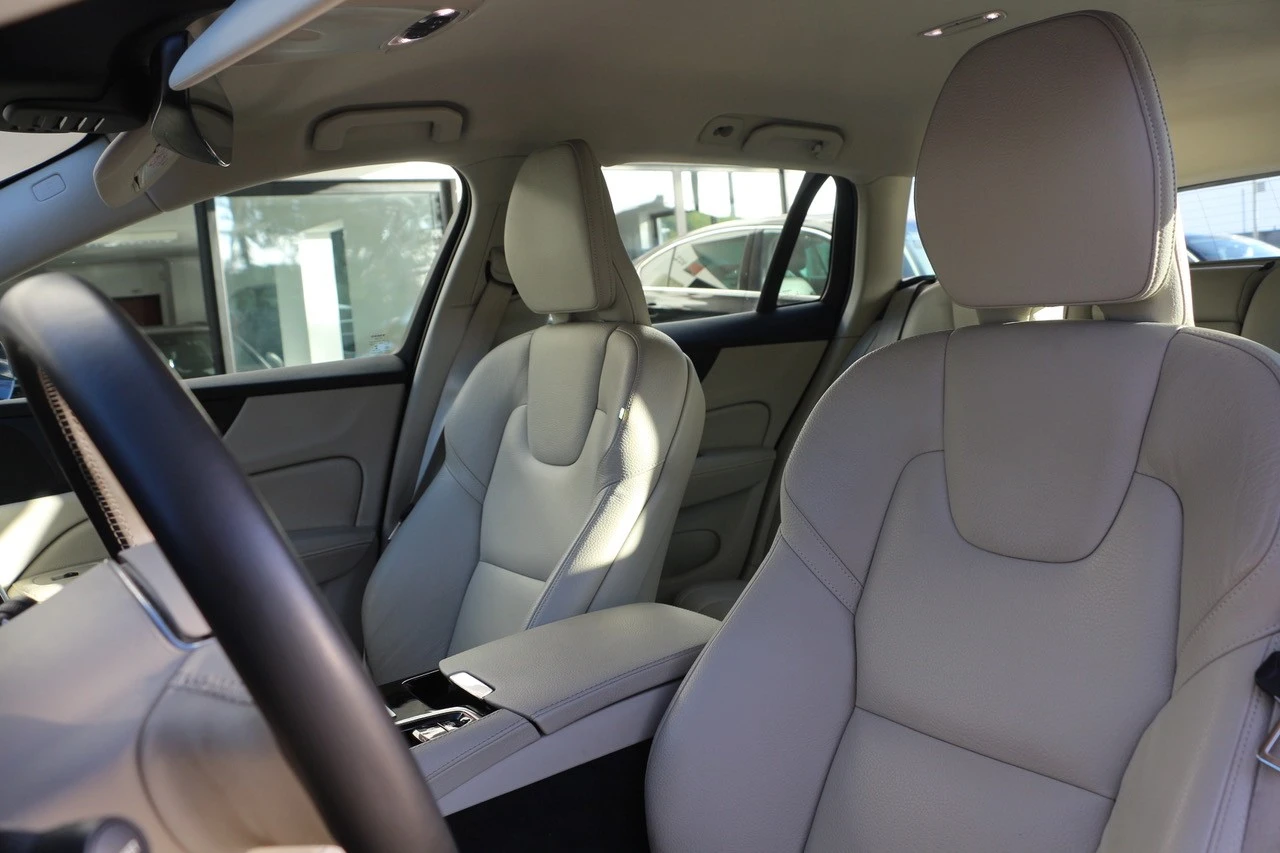 Volvo V60 2.0 T8 AWD TE Momentum Plus