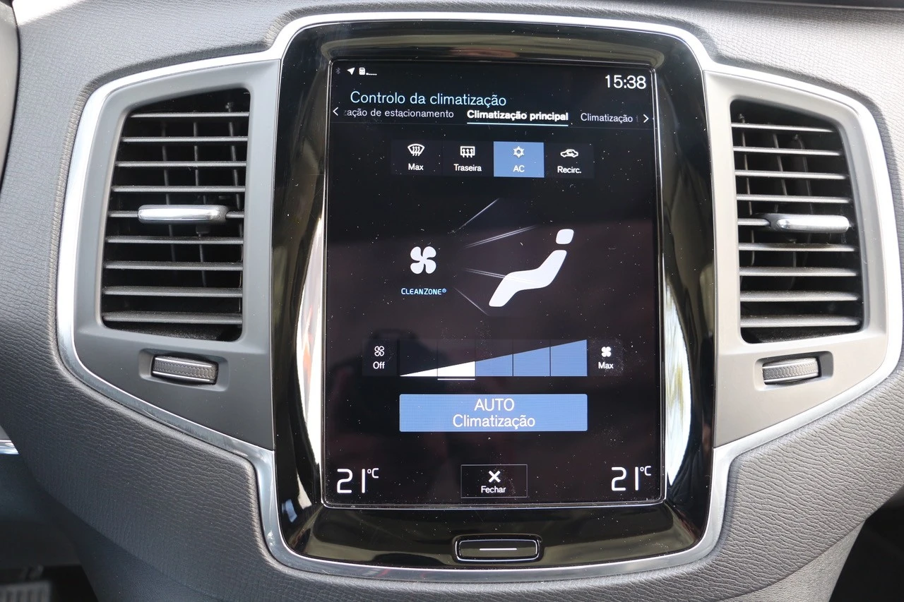 Volvo XC 90 2.0 T8 PHEV Momentum Plus AWD
