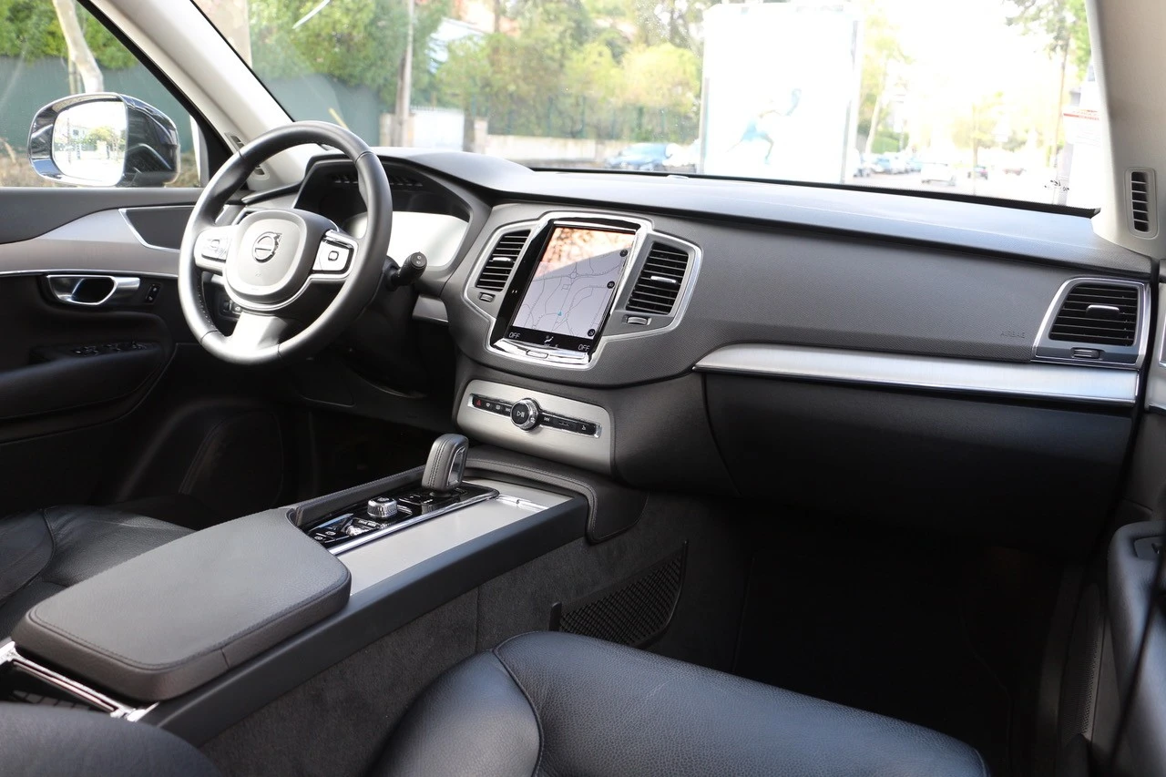Volvo XC 90 2.0 T8 PHEV Momentum Plus AWD