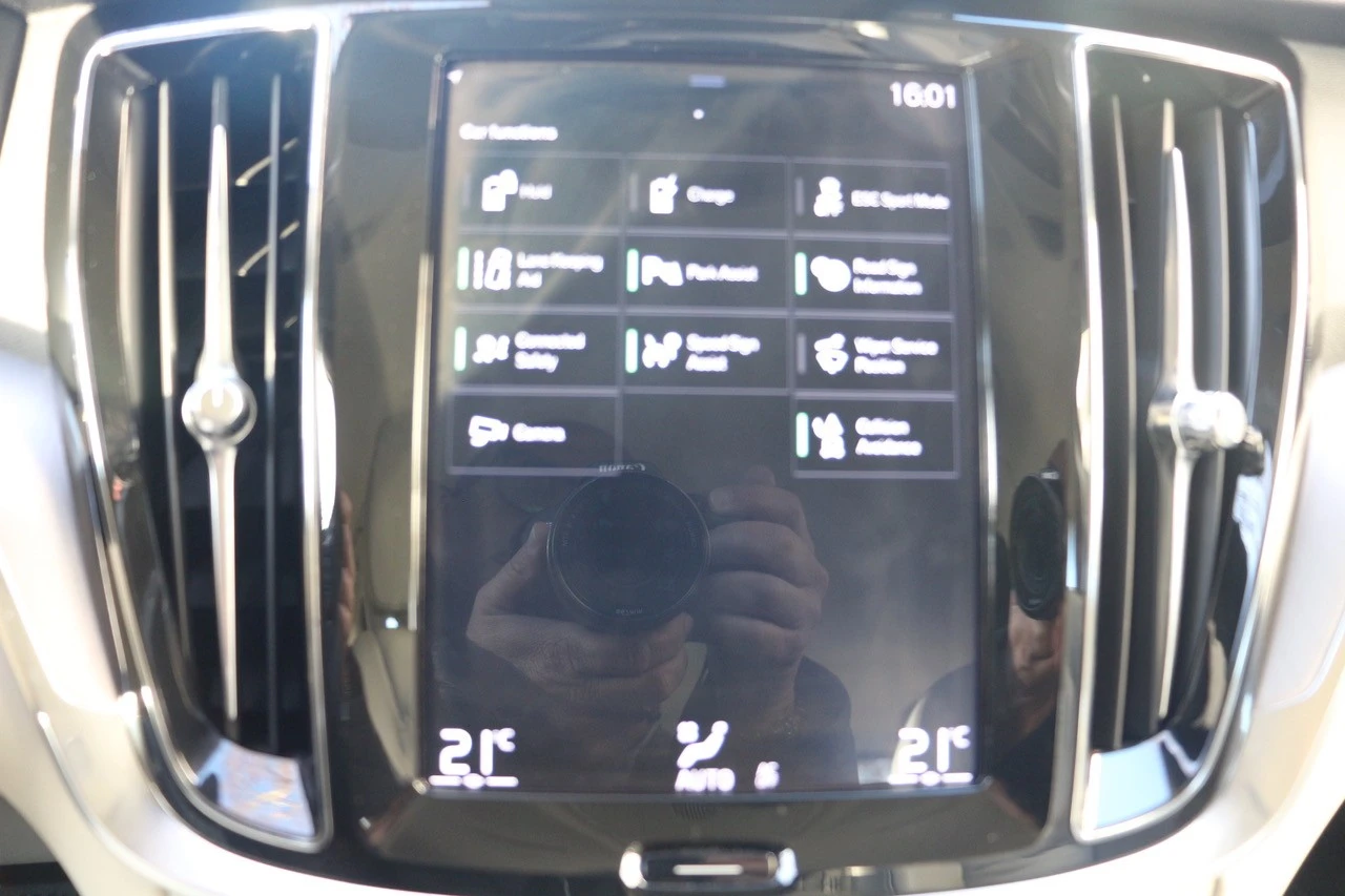 Volvo V60 2.0 T8 AWD TE Momentum Plus