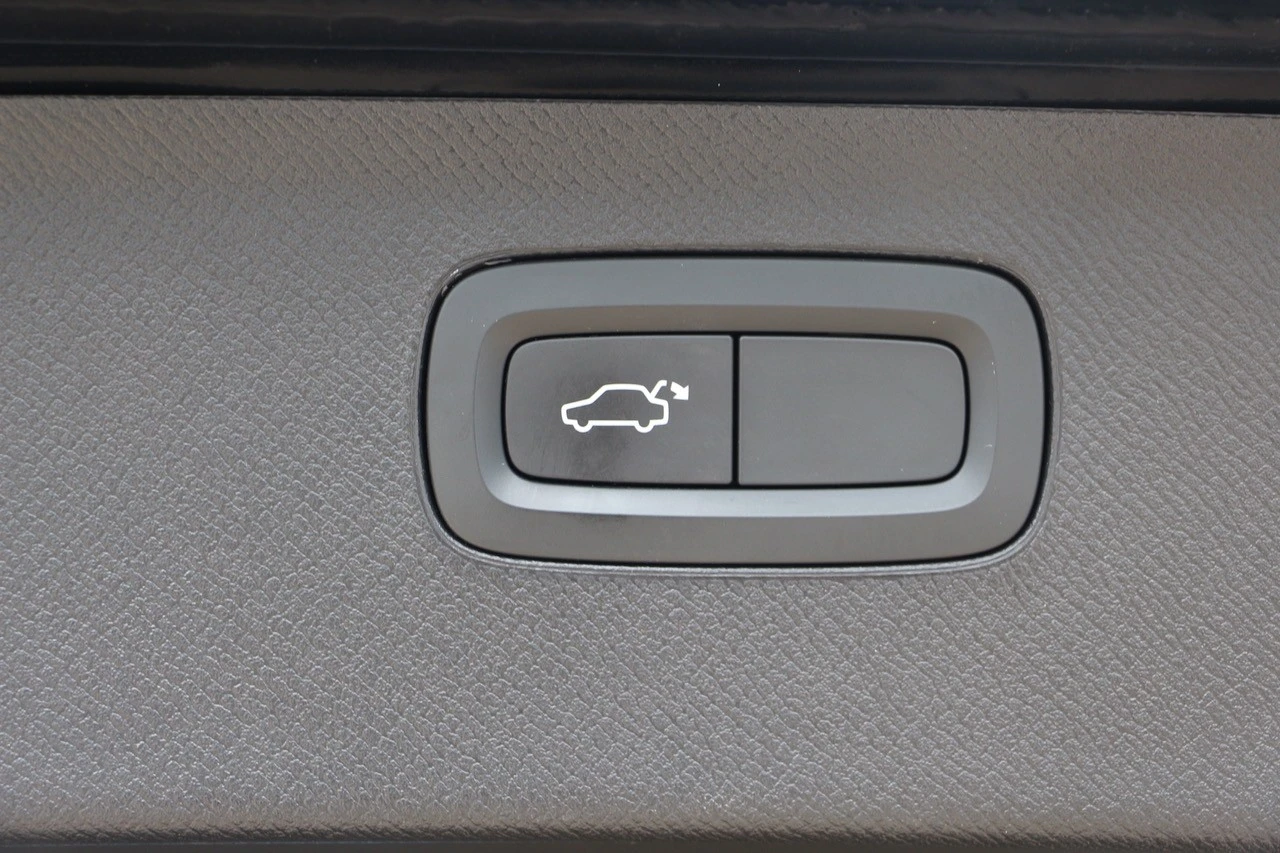 Volvo XC 90 2.0 T8 PHEV Momentum Plus AWD