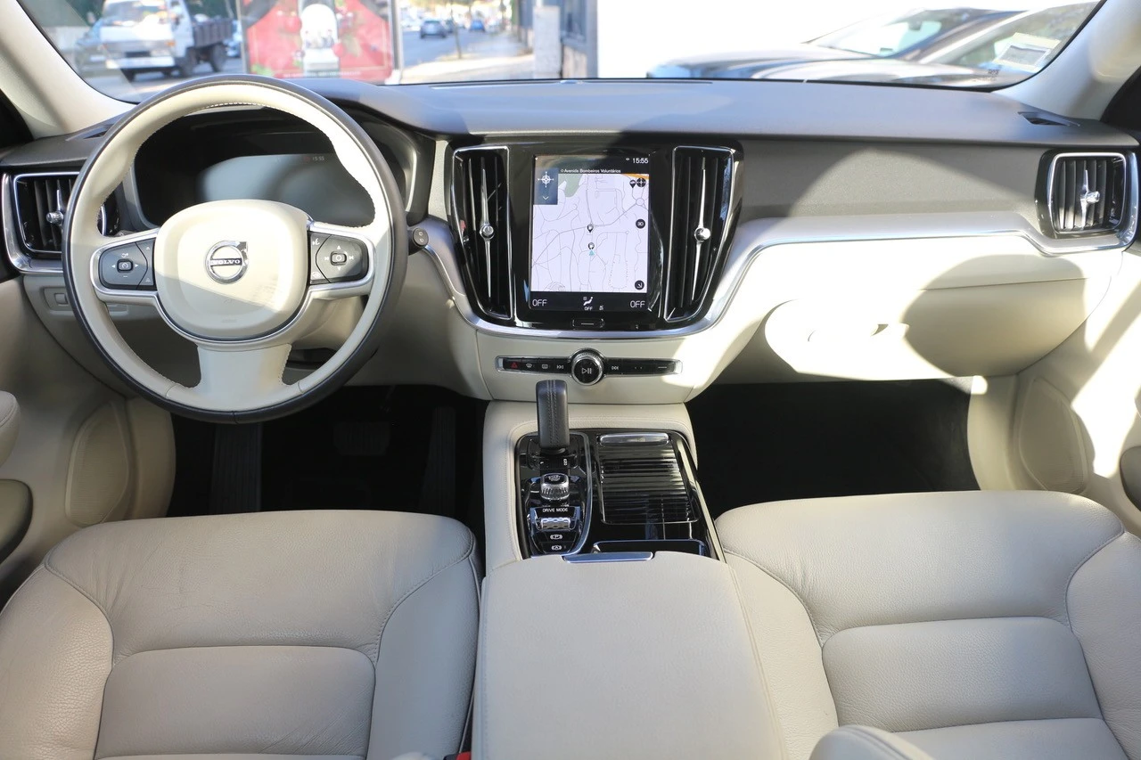Volvo V60 2.0 T8 AWD TE Momentum Plus