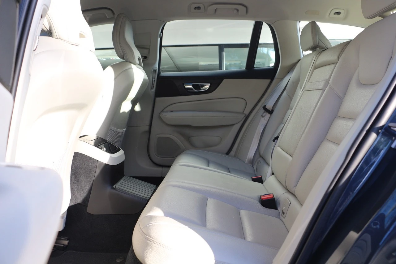 Volvo V60 2.0 T8 AWD TE Momentum Plus