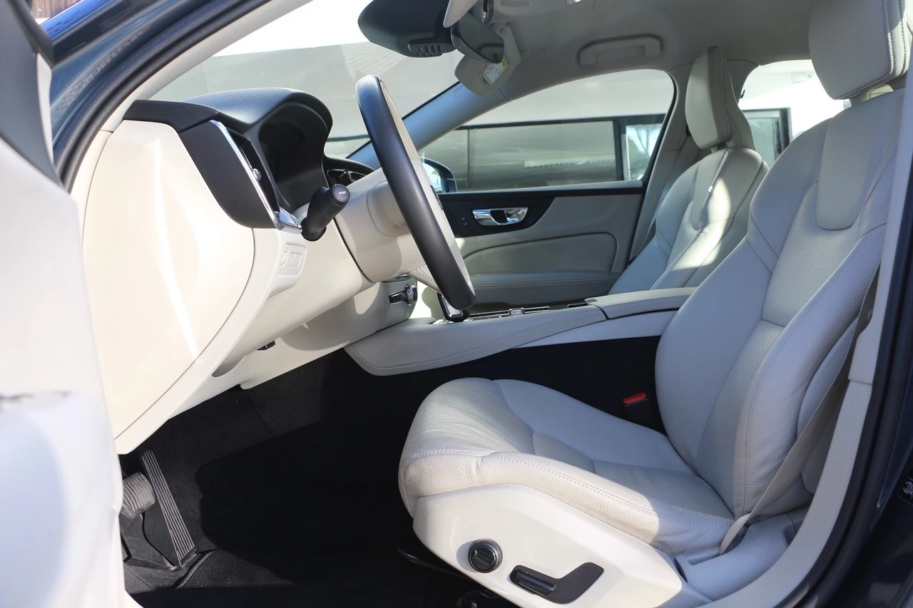 Volvo V60 2.0 T8 AWD TE Momentum Plus