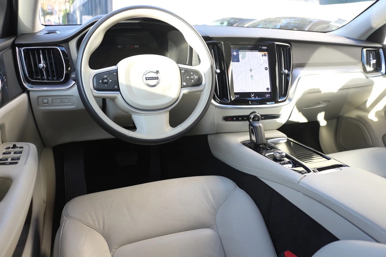 Volvo V60 2.0 T8 AWD TE Momentum Plus