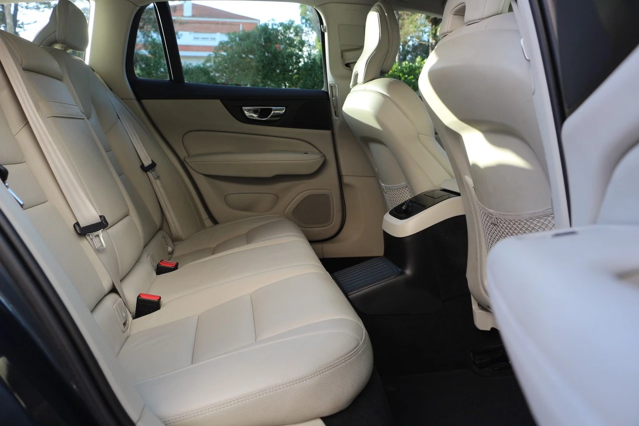Volvo V60 2.0 T8 AWD TE Momentum Plus