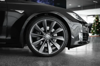 Tesla Model S 90D