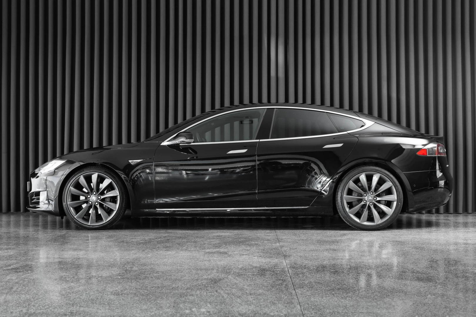Tesla Model S 90D