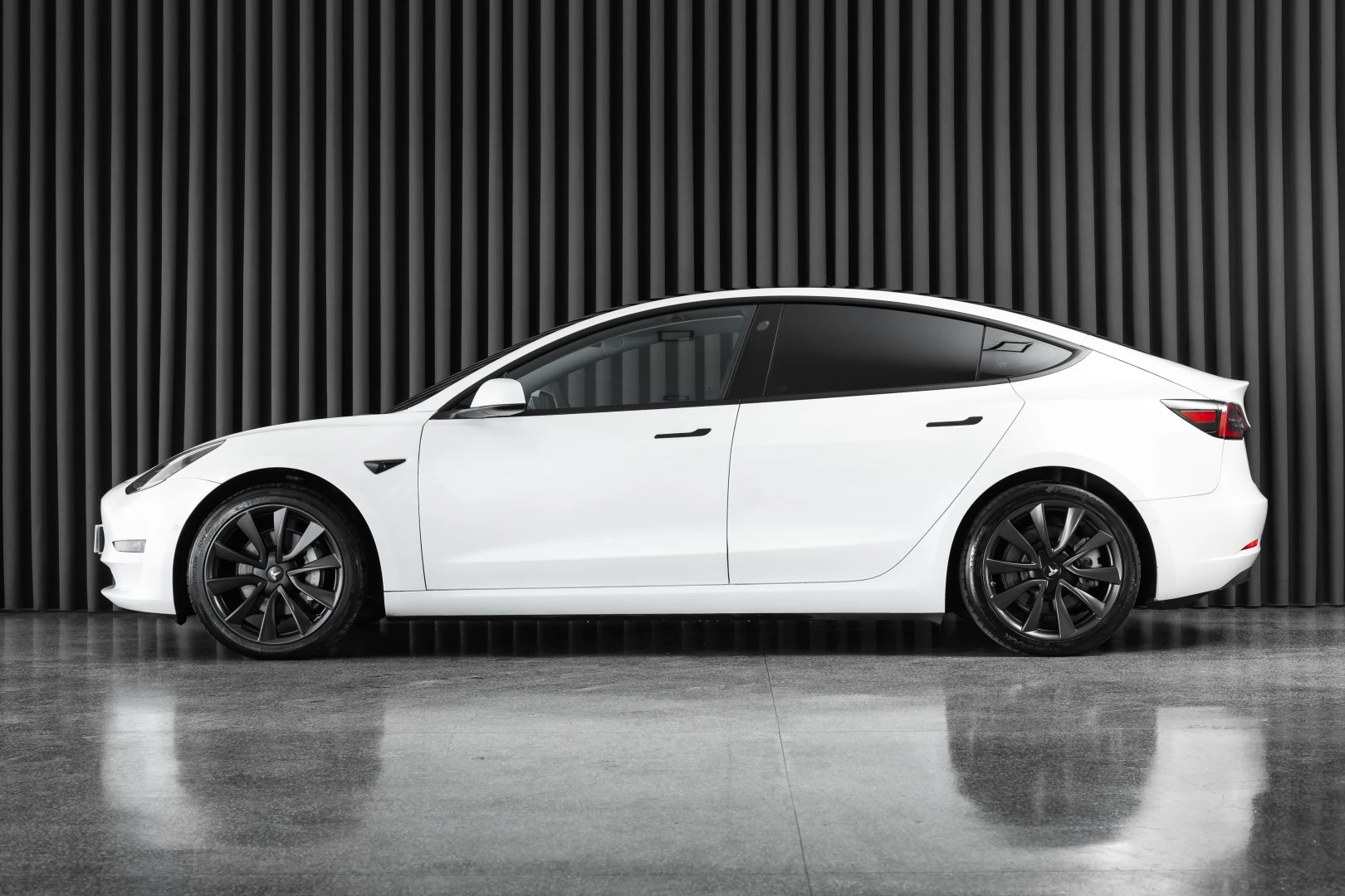 Tesla Model 3 Long Range AWD Dual Motor