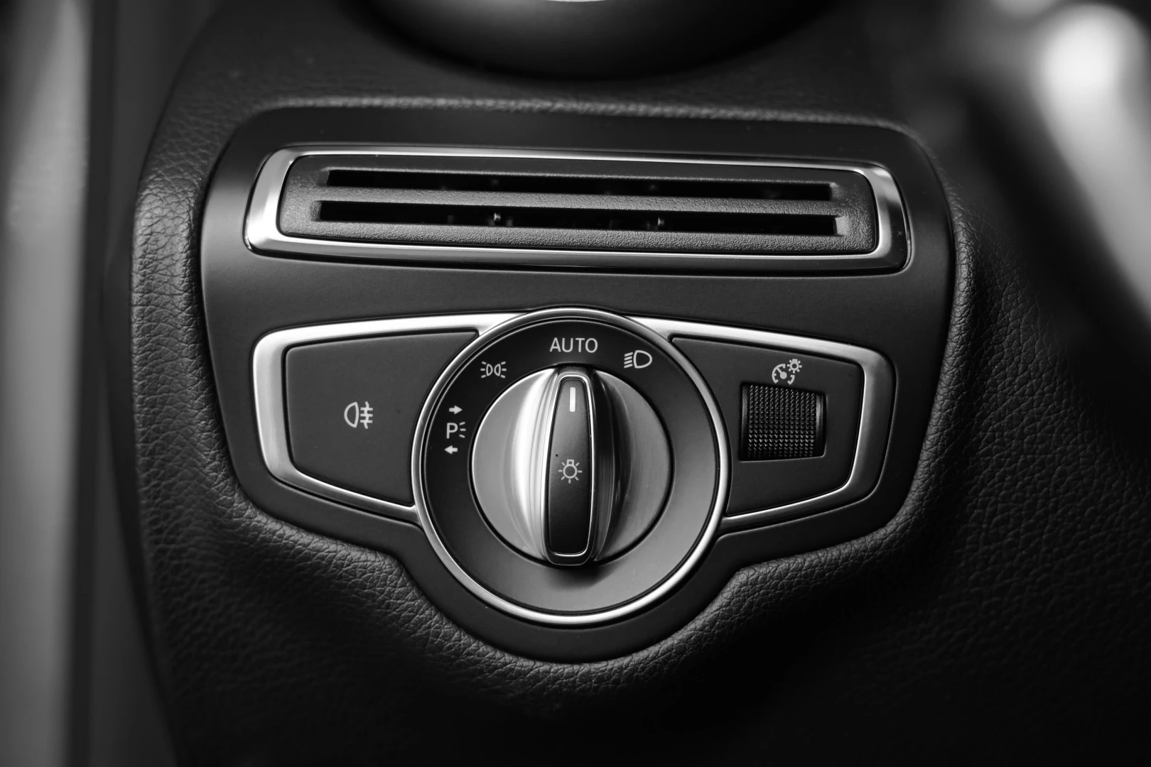 Mercedes-Benz C 220 d Station 9G-TRONIC AMG Line