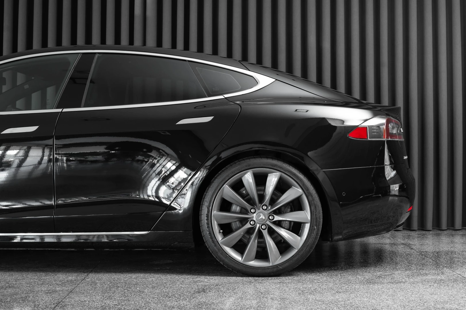 Tesla Model S 90D