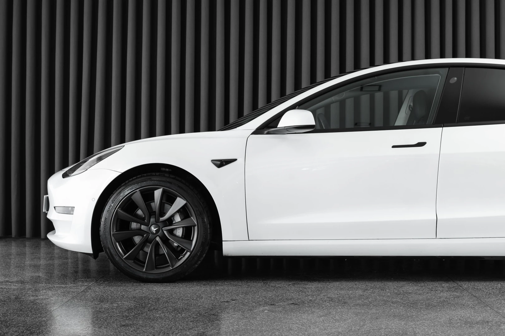 Tesla Model 3 Long Range AWD Dual Motor
