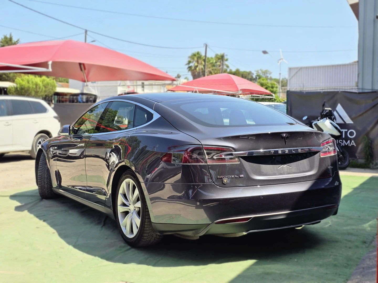 Tesla Model S 85D