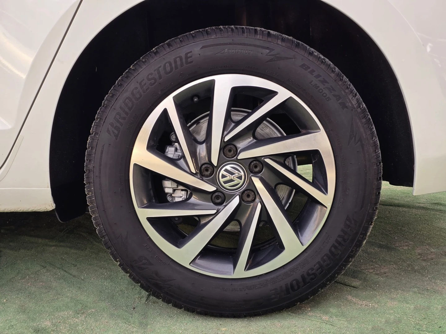 VW Touran 1.6 TDI R-Line DSG