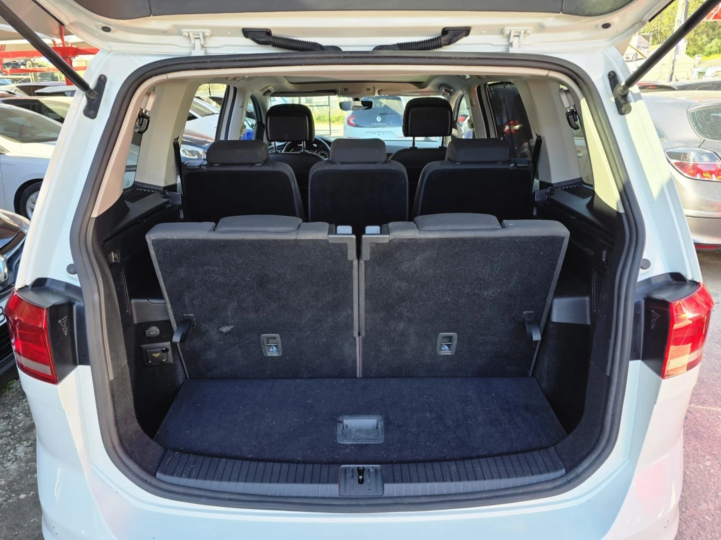 VW Touran 1.6 TDI R-Line DSG