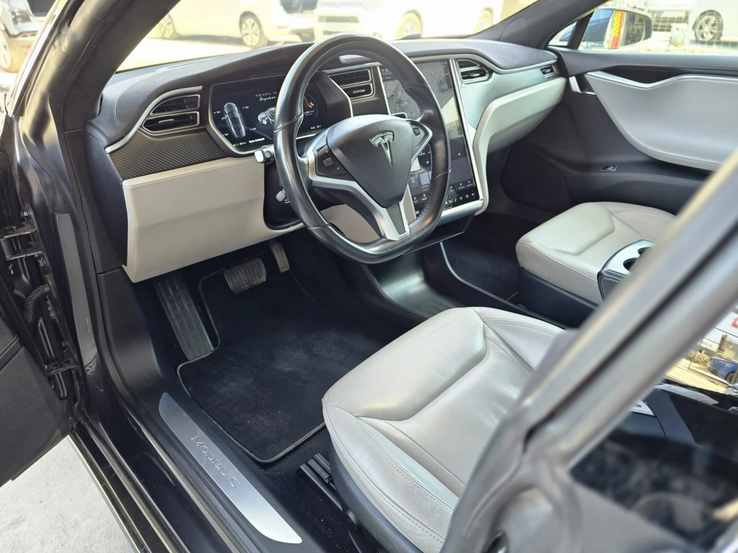 Tesla Model S 85D