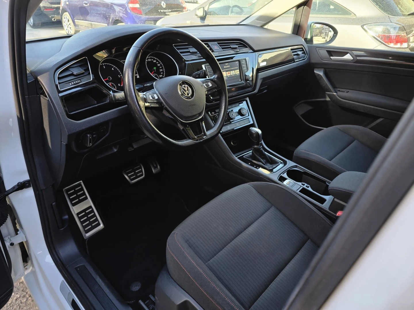 VW Touran 1.6 TDI R-Line DSG