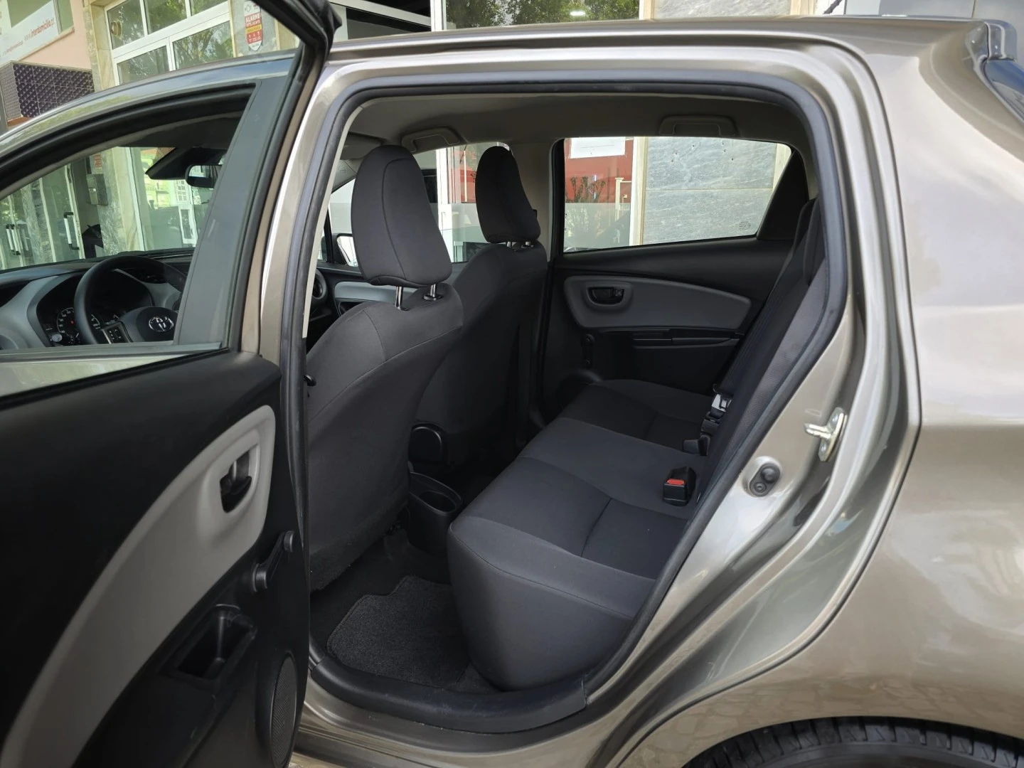 Toyota Yaris 1.0 VVT-i Comfort +PS Style+P.Techno