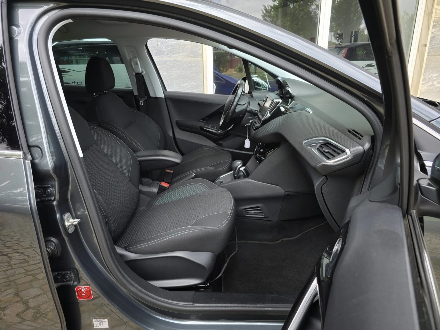 Peugeot 208 1.2 PureTech Allure EAT6