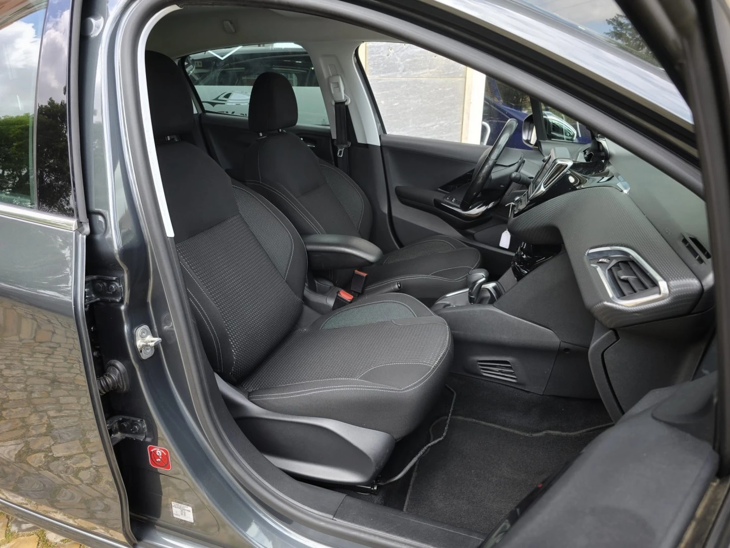 Peugeot 208 1.2 PureTech Allure EAT6