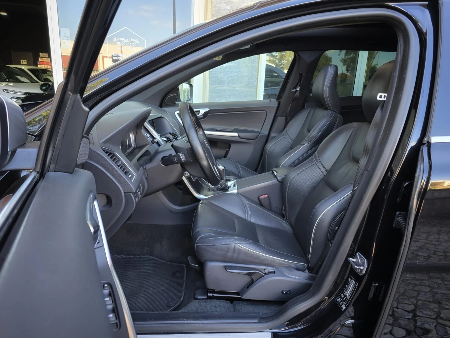Volvo XC 60 2.0 D4 R-Design