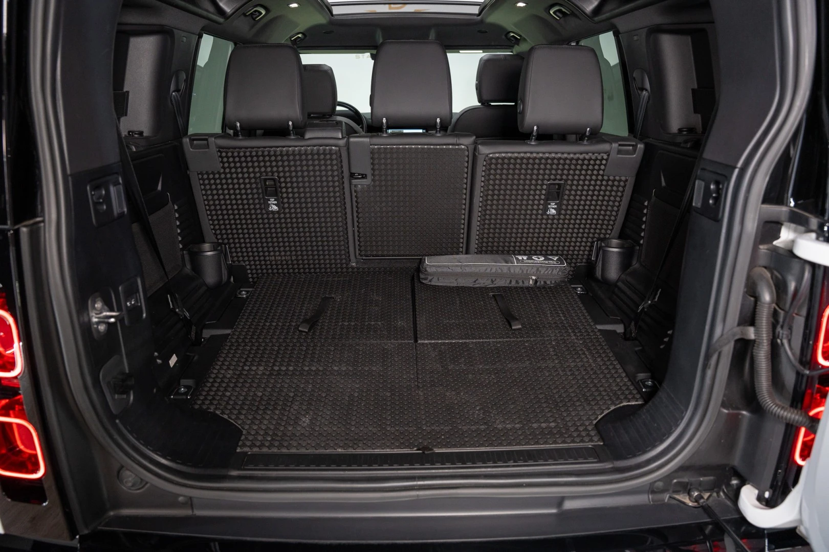 Land Rover Defender 3.0 D250 110 AWD X-Dynamic SE