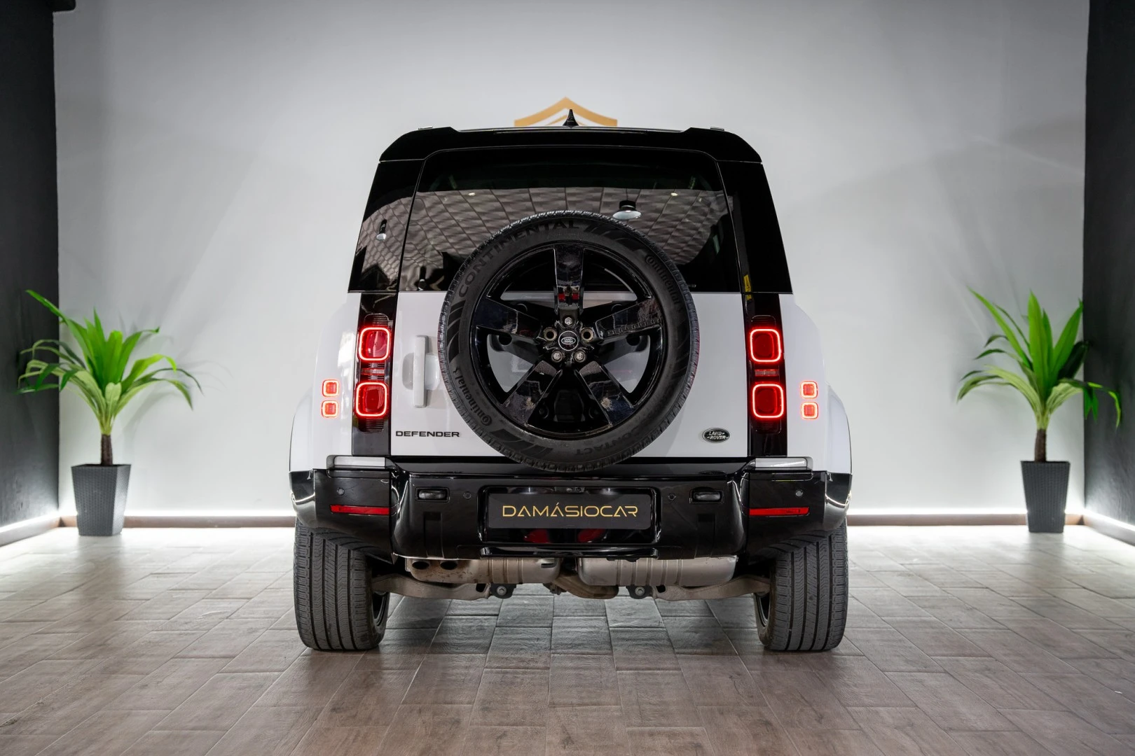 Land Rover Defender 3.0 D250 110 AWD X-Dynamic SE