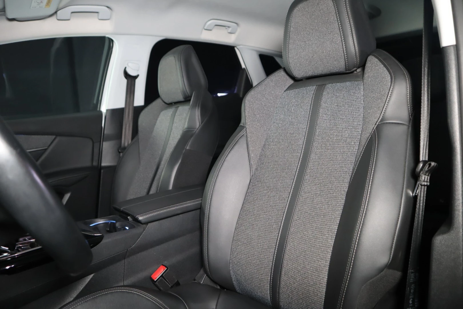 Peugeot 3008 1.6 Hybrid Allure Pack e-EAT8