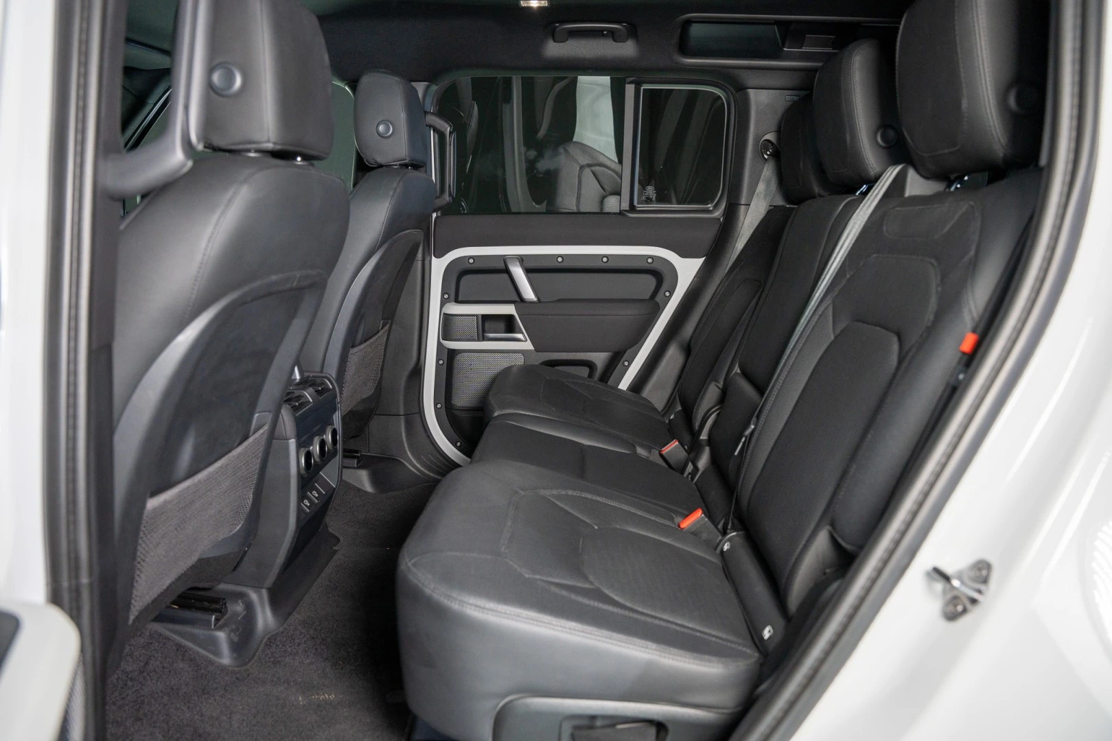 Land Rover Defender 3.0 D250 110 AWD X-Dynamic SE